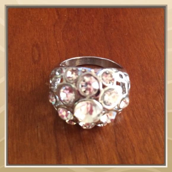 Gorgeous Clear Rhinestone Ring - Picture 2 of 4