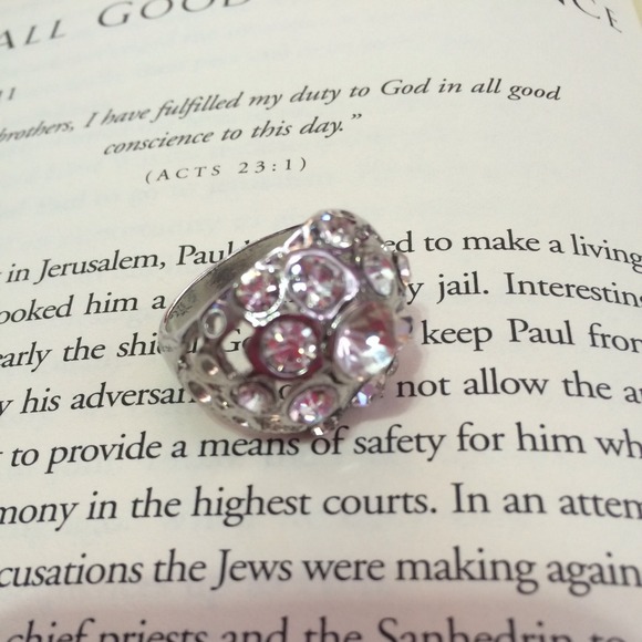 Gorgeous Clear Rhinestone Ring - Picture 3 of 4