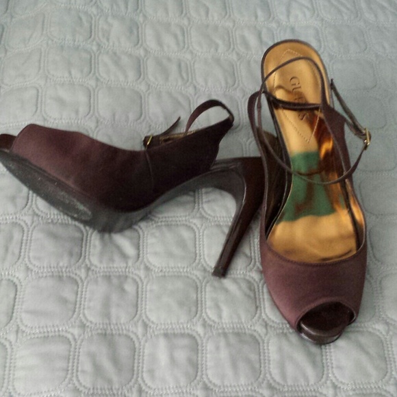 Guess - Picture 2 of 4