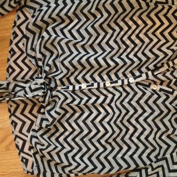 Chevron top! 💜 MARKDOWN!! - Picture 2 of 4