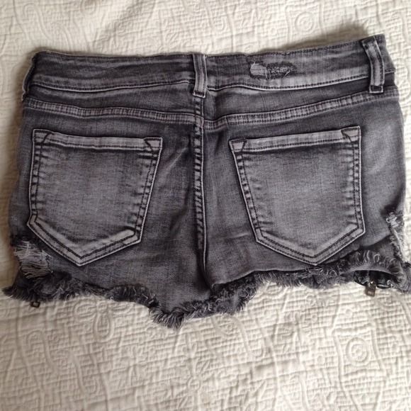 Gray jean shorts - Picture 2 of 2