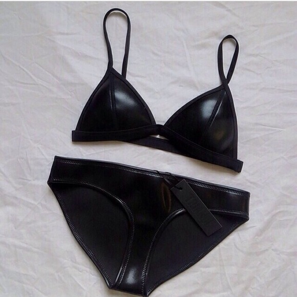 Matte black triangl bikini🔴 ON HOLD🔴