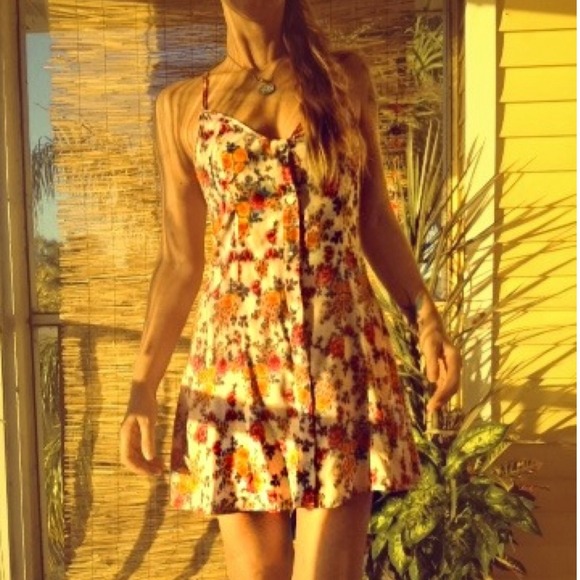 Perfect Dress For Summer! - Picture 3 of 3