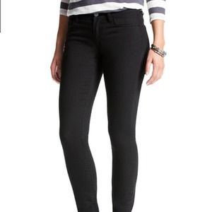 SOLD | LOFT Petite Skinny Jeans - Black - 6/28P