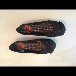 Black "Memories" flats