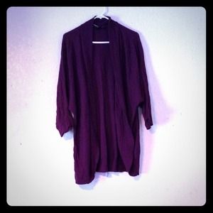 2- Light knitted sweater