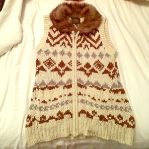 Sweater Vest w/ Fur Collar