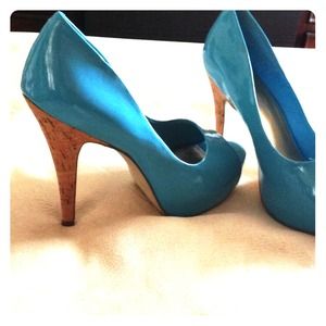 Jessica Simpson size 10 baby blue shoes