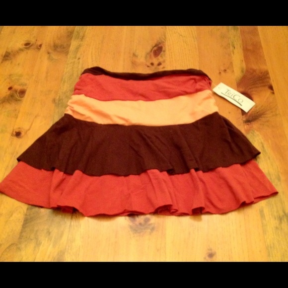 NWT TriCo orange/brown skirt -size small