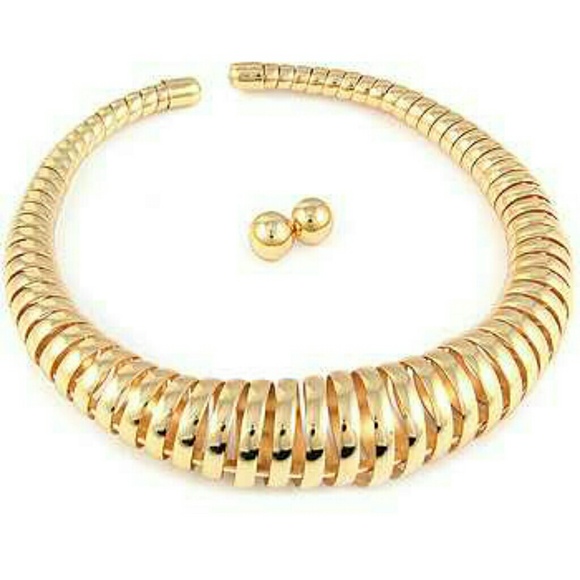 Necklace and Earring set