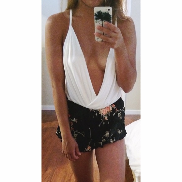 SOLD OUT Brandy Melville Rose Floral Vodi Shorts - Picture 3 of 3