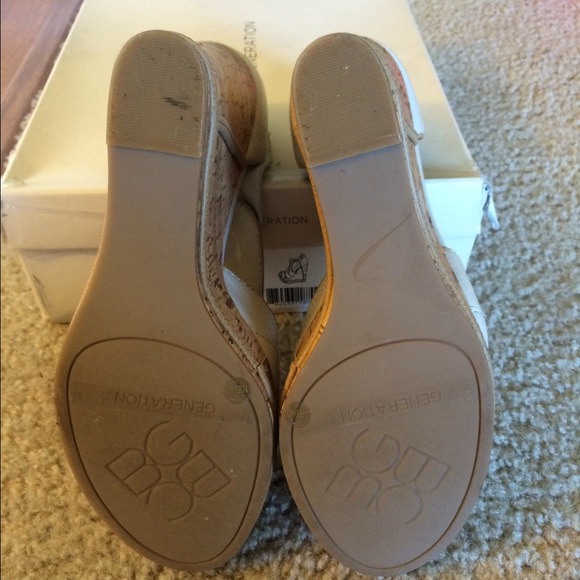 BCBG Generation wedge Sandels - Picture 2 of 4