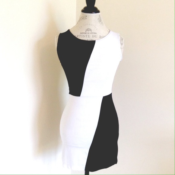Black and White colorblock dress😍