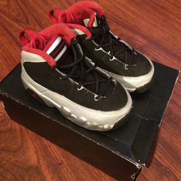 TODDLER JORDAN #9 SIZE 61/2 AND JORDAN SHORT SET