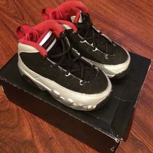 TODDLER JORDAN #9 SIZE 61/2 AND JORDAN SHORT SET