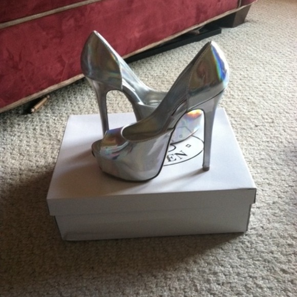 Steve Madden Silver Heels