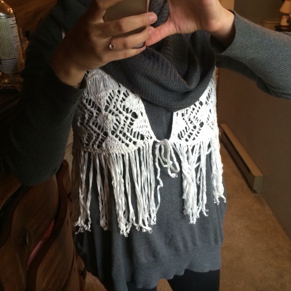 Coachella- style white lacy vest/ top with fringe! - Picture 2 of 3