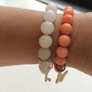 Gap stretch bracelet - coral and white with charms
