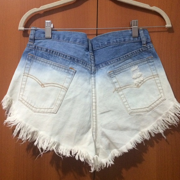 Cut Off High Waisted Denim Shorts ๐FINAL SALE๐ - Picture 2 of 3
