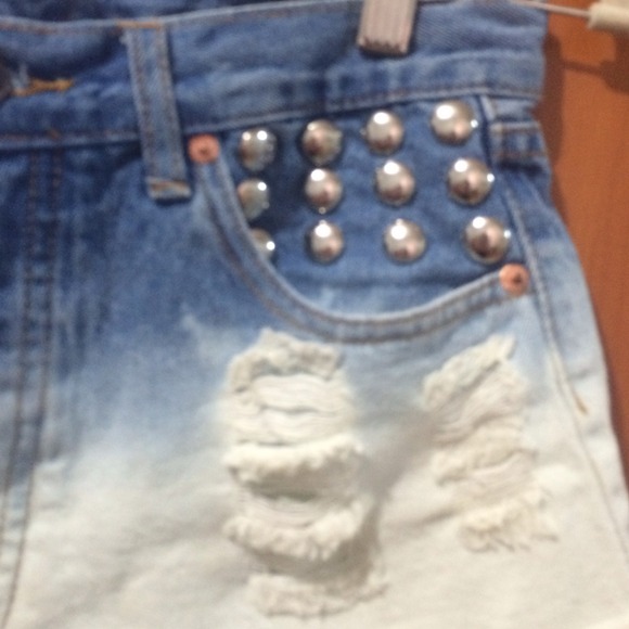 Cut Off High Waisted Denim Shorts ๐FINAL SALE๐ - Picture 3 of 3