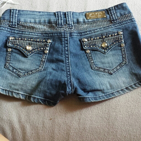 CT Short Shorts - Picture 2 of 3
