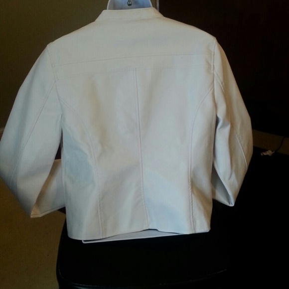 Large Cream junior jacket. - Picture 2 of 4