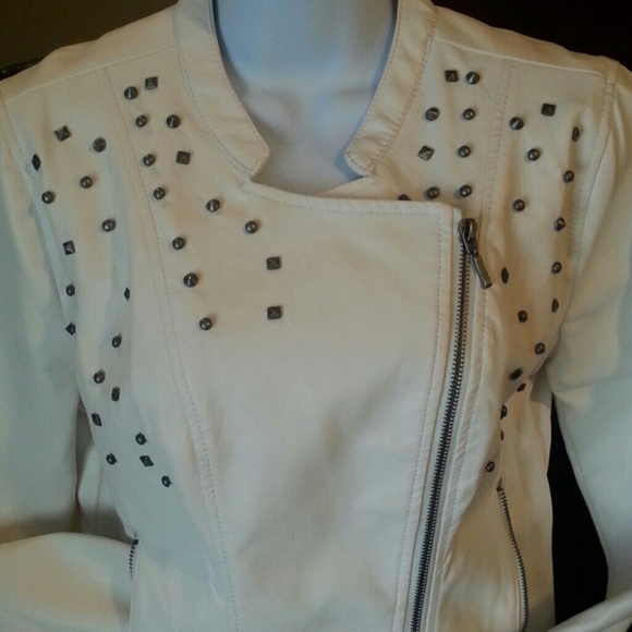 Large Cream junior jacket. - Picture 3 of 4