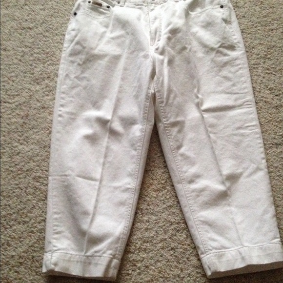 Eddie Bauer white Capri jeans size 16.