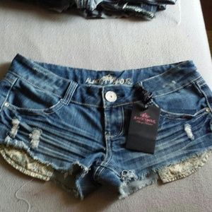 ❌❌SOLD❌❌Almost Famous' Short shorts