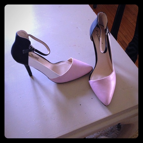 Anne Michelle pointed toe heels