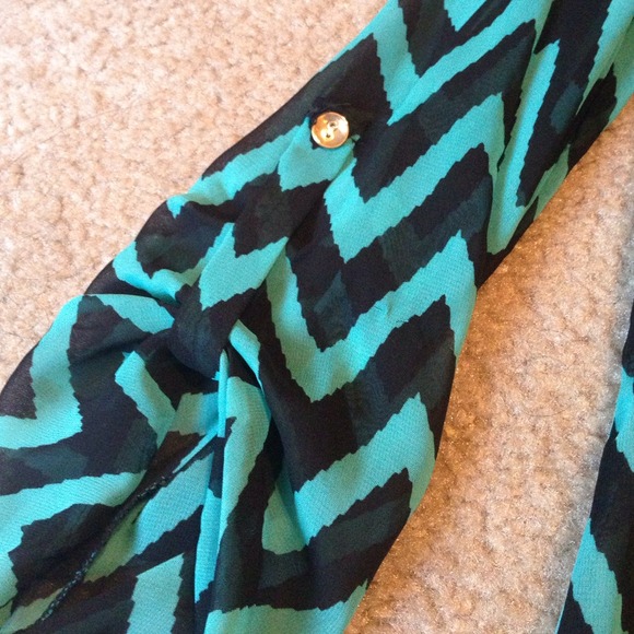 *Sold* Chevron Black & Turquoise Top - Picture 3 of 3