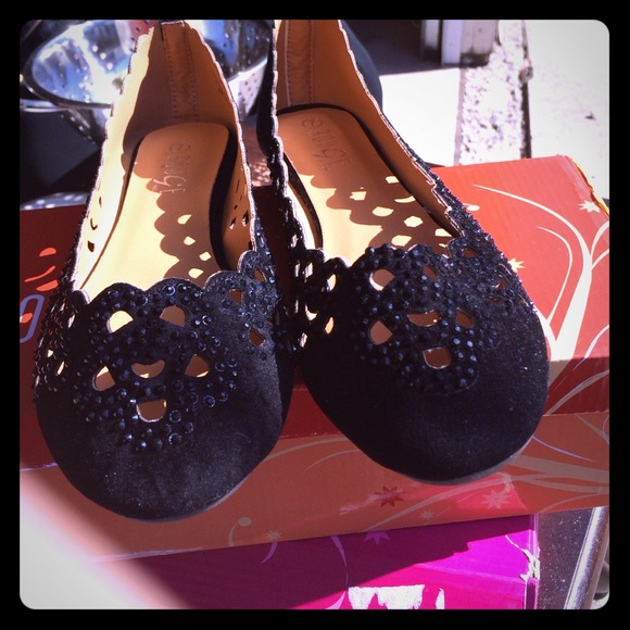 Shoes - Black studded flats