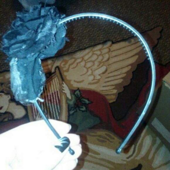 *gifted*Flowers headband - Picture 2 of 2