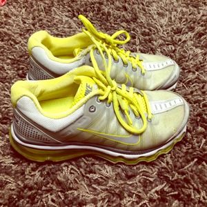 Nike air max tennis shoes