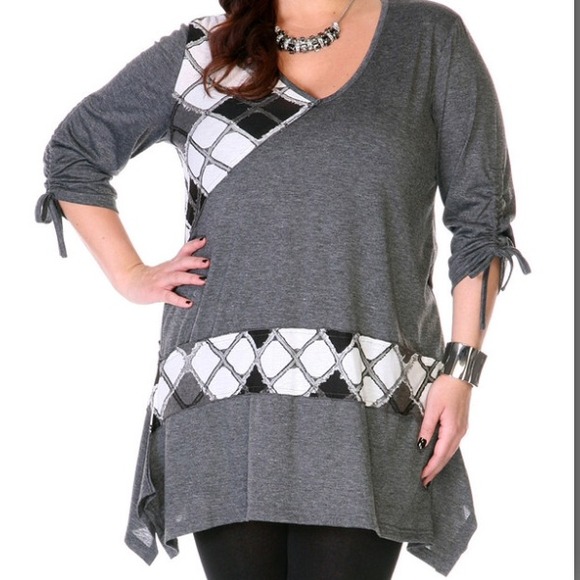 Black and white flowy top!