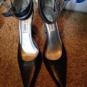 Black pointy toe Steve Madden Heels