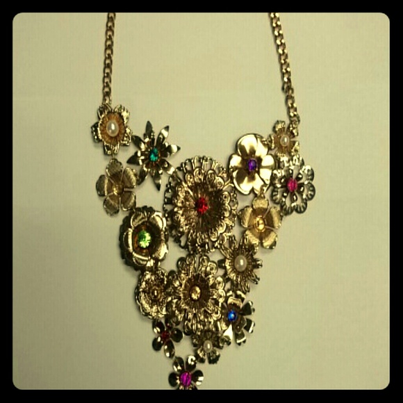 Mod cloth Gold flower gem statement necklace