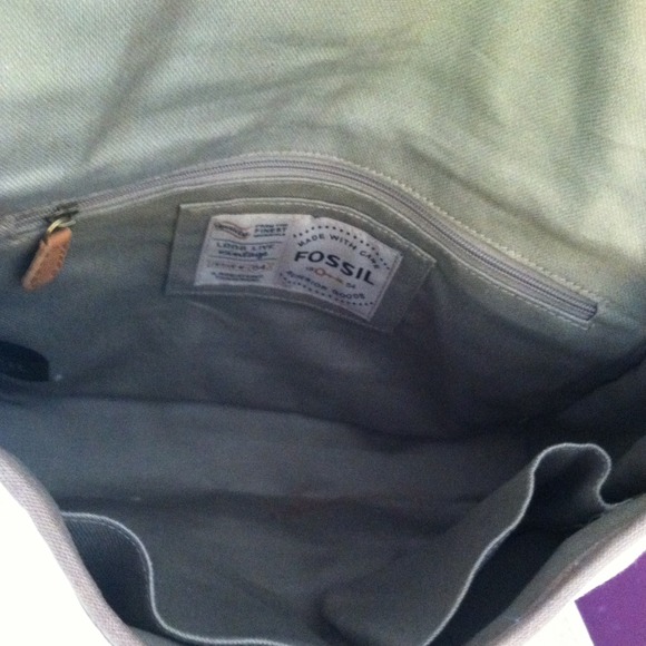 Authentic FOSSIL Handbag - Picture 2 of 3