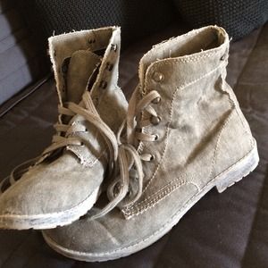 Roxy combat mid boots!