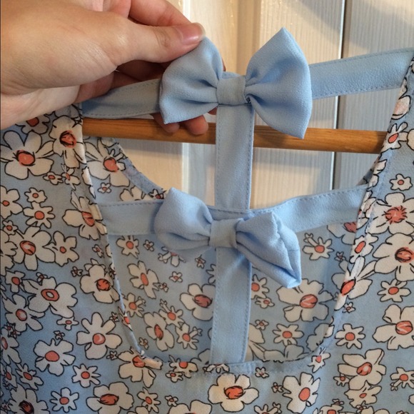 Bow back floral top - Picture 2 of 3