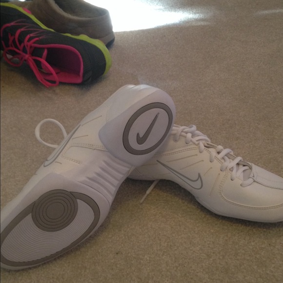 Nike Air cheer shoes