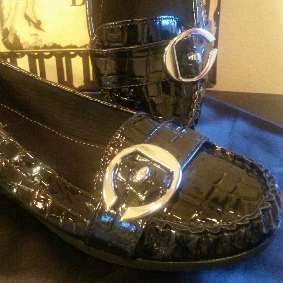 SOLD for charity!  NWB Black Croc Loafers - Picture 2 of 3