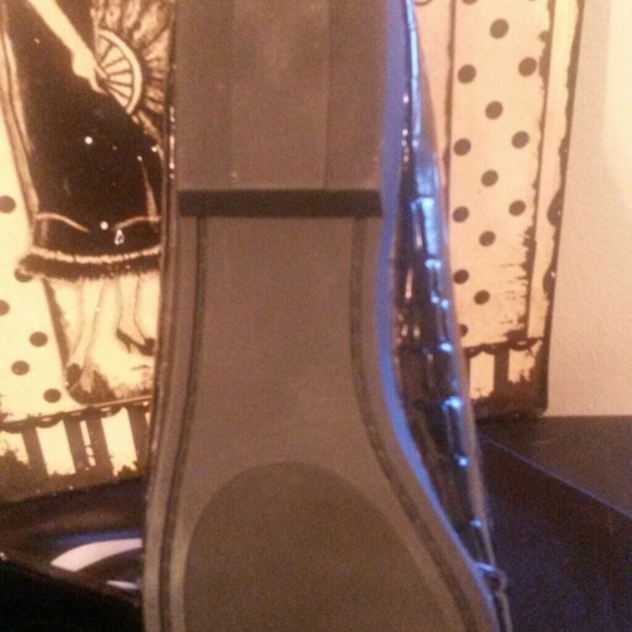 SOLD for charity!  NWB Black Croc Loafers - Picture 3 of 3