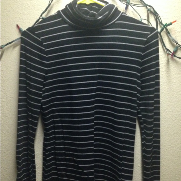 Striped turtle neck shirt