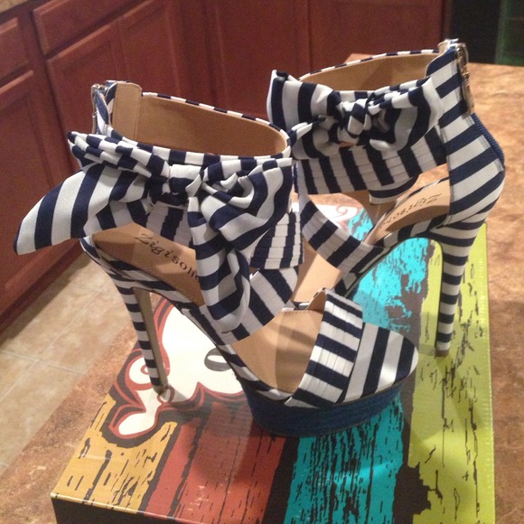 beautiful striped strap sandal