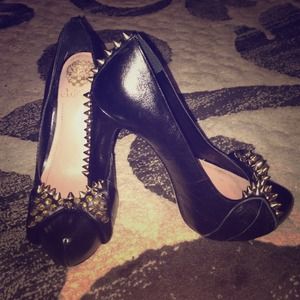 Vince Camuto pumps