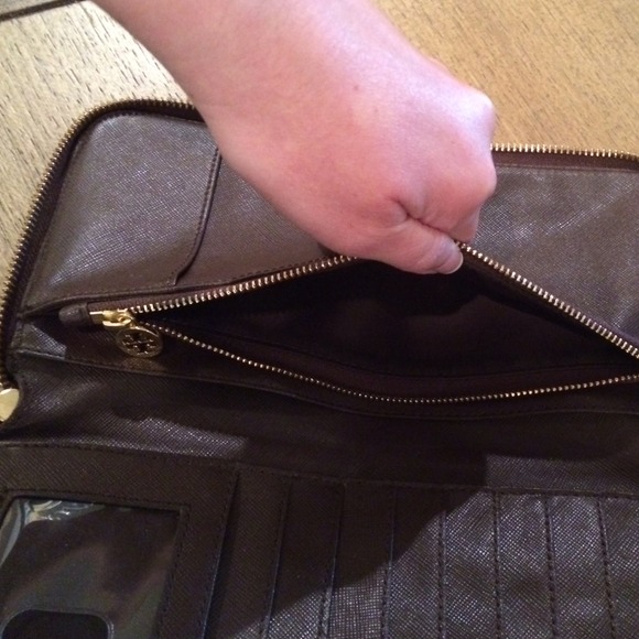 Tory Burch Zip Around Wallet - Picture 3 of 4