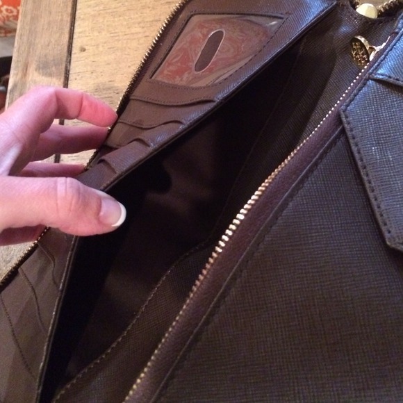 Tory Burch Zip Around Wallet - Picture 4 of 4