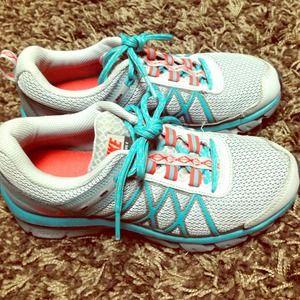 Nike trail ridge 2 tennis shoes