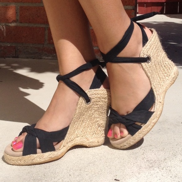 Tie boho wedges
